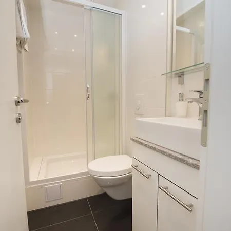 Annya * 斯普利特